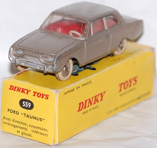 L12- 426 DINKY TOYS FORD TAUNUS 17M | L12 426